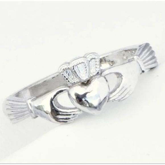 Beautiful Dainty Silver 925 Claddagh Irish Wedding Ring.NWOT - Picture 1 of 5